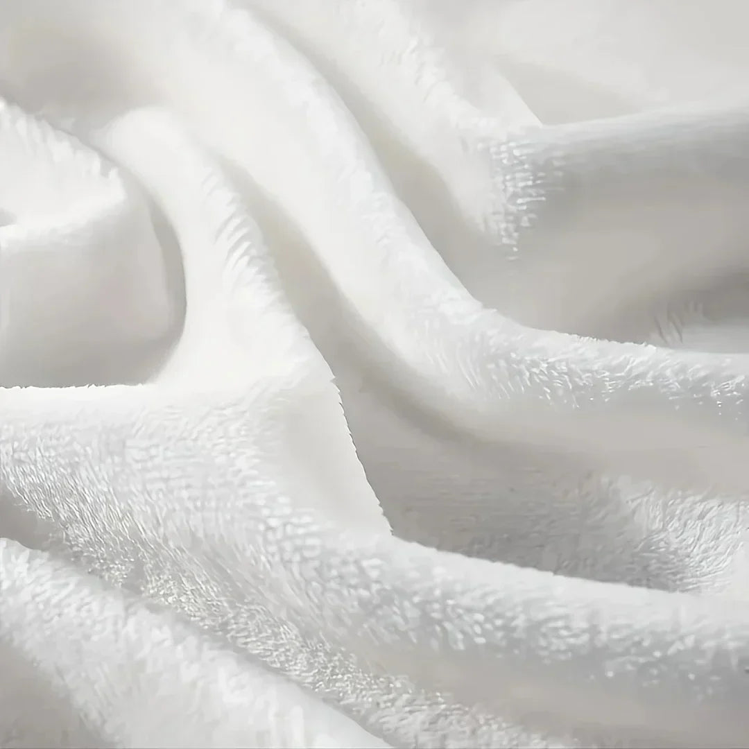 Couverture en flanelle léopard pour chambre ou salon. Polaire chaude et douce, confort hivernal et style animal.