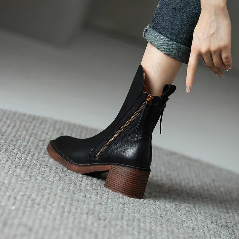 Bottines femme Kailani marron, confortables et polyvalentes. Idéales pour un look mode intemporel.