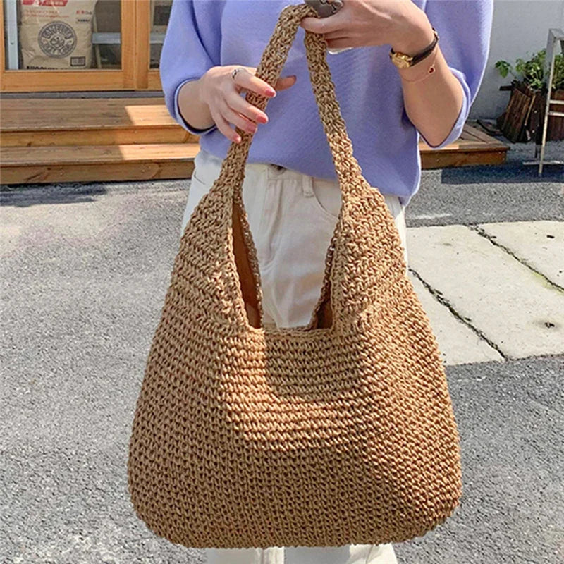Cabas de plage Atria en paille naturelle tressée, élégant et tendance pour femme.