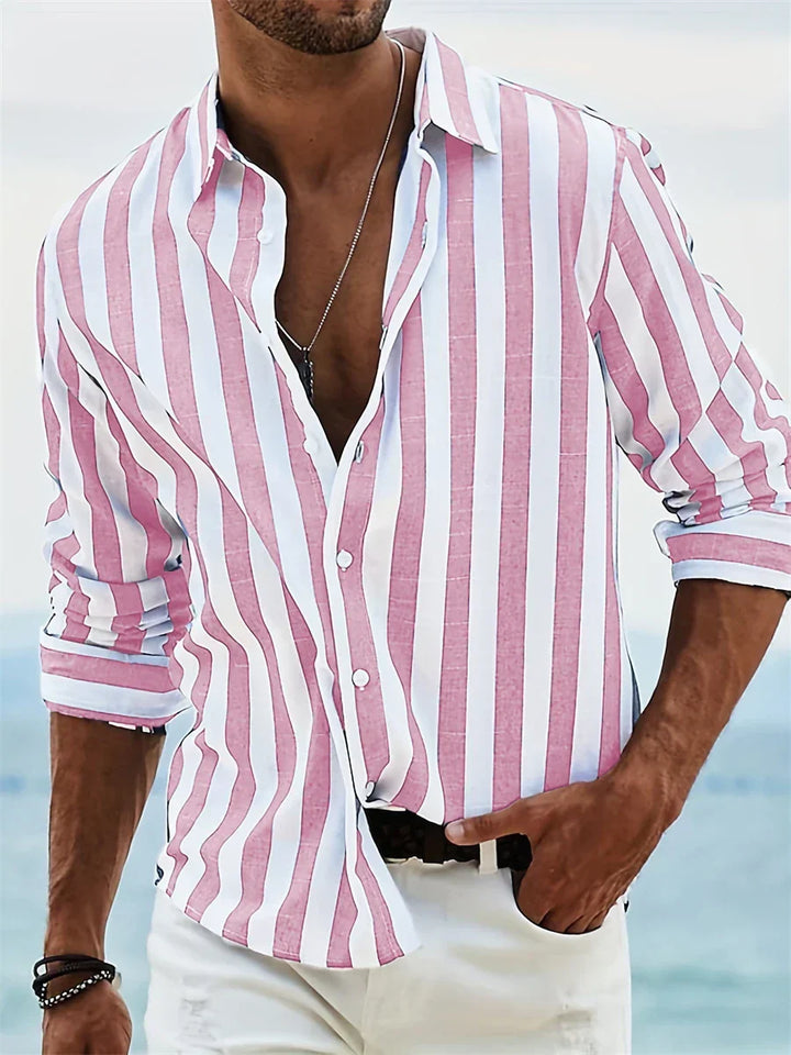 Chemise homme confortable et rayée pour l'été. Un incontournable de la mode masculine décontractée.