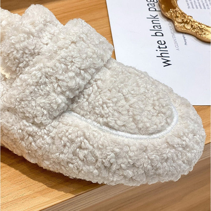 Pantoufles CozyStep pour femmes garantissant chaleur et confort ultime. Douces, élégantes et idéales pour l'hiver à la maison.
