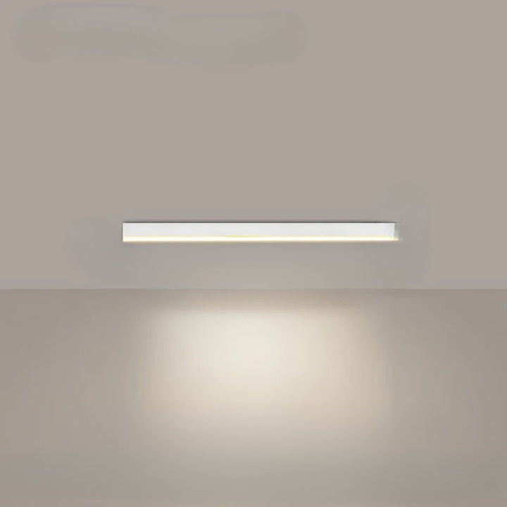 Lampe de plafond LED ajustable. Un luminaire design qui modernise votre salon ou votre bureau.