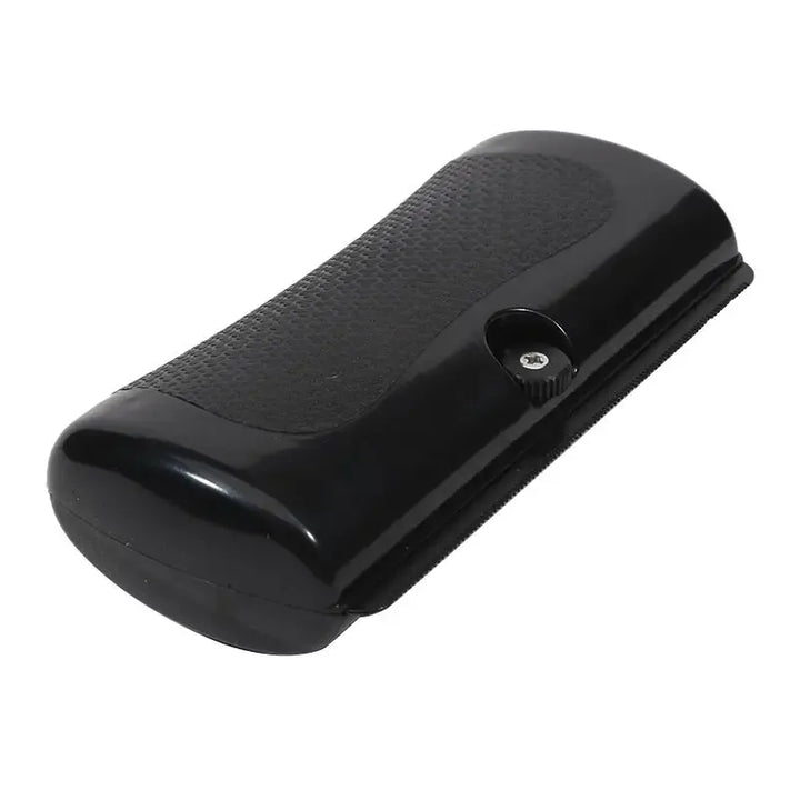 Brosse anti-poils pour le bien-être de votre animal. Enlève les poils morts pour un pelage brillant et sain. Pour chiens/chats.