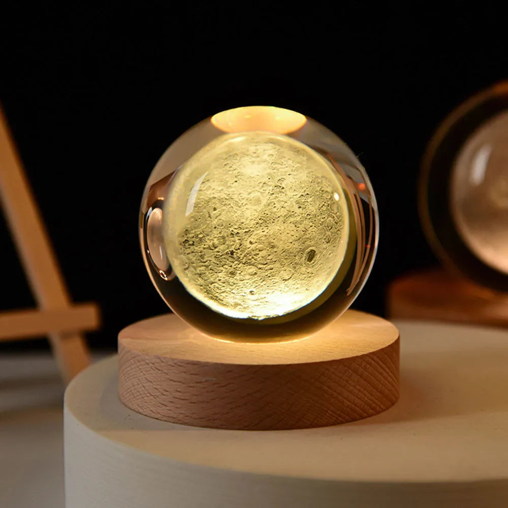 Lampe Galaxie 3D GalaxySphere, projectant un ciel étoilé et planètes pour une ambiance cosmique.