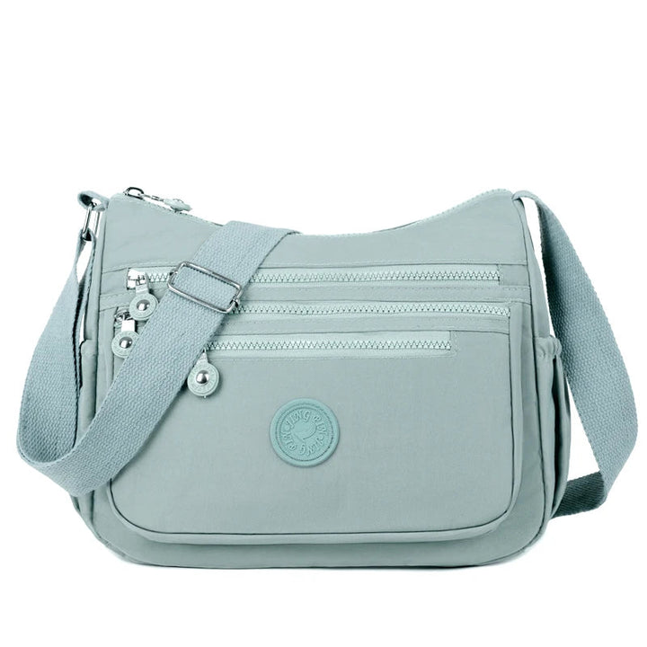 Sac bandoulière élégant en nylon, multifonction pour la femme moderne, pratique et chic.