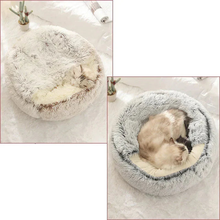 Petit chien Chihuahua endormi paisiblement dans son panier chauffant, un nid confortable pour un repos optimal.