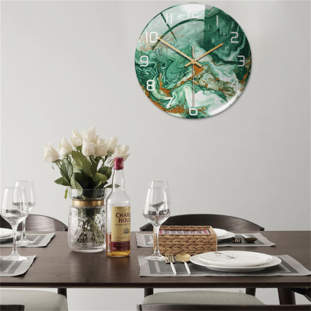Horloge murale ronde Ø30 cm, silencieuse, effet marbre gris, style scandinave moderne.