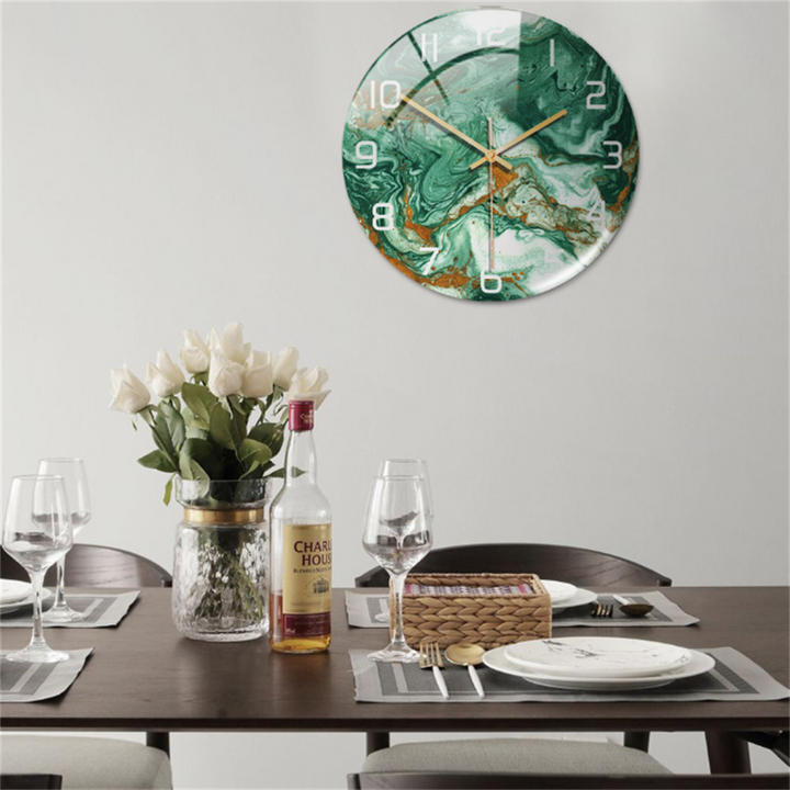 Horloge murale ronde Ø30 cm, silencieuse, effet marbre gris, style scandinave moderne.