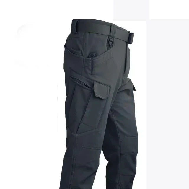 Pantalon homme, coupe cargo tactique, chaud et étanche, pour performance optimale en montagne.