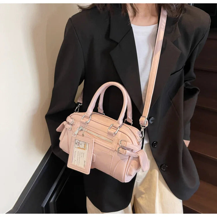 Sac à main moderne Alméa pour femme, alliant élégance et praticité pour le quotidien.
