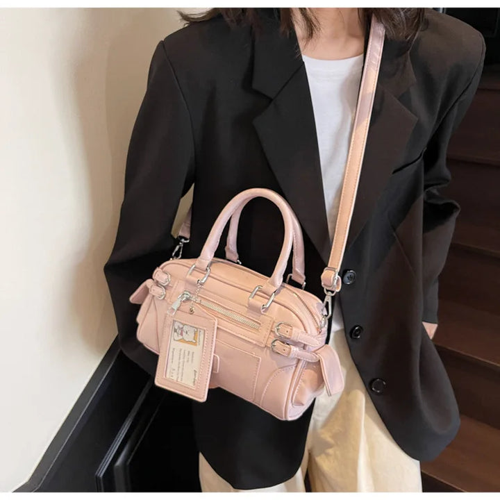 Sac à main moderne Alméa pour femme, alliant élégance et praticité pour le quotidien.