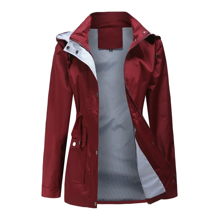 Trench femme mode, imperméable, look élégant et sophistiqué pour l'automne-hiver.