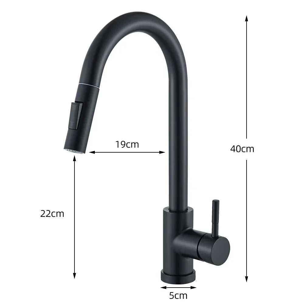 Mitigeur de cuisine tactile or, avec douchette extensible pour un usage facilité et un design élégant.