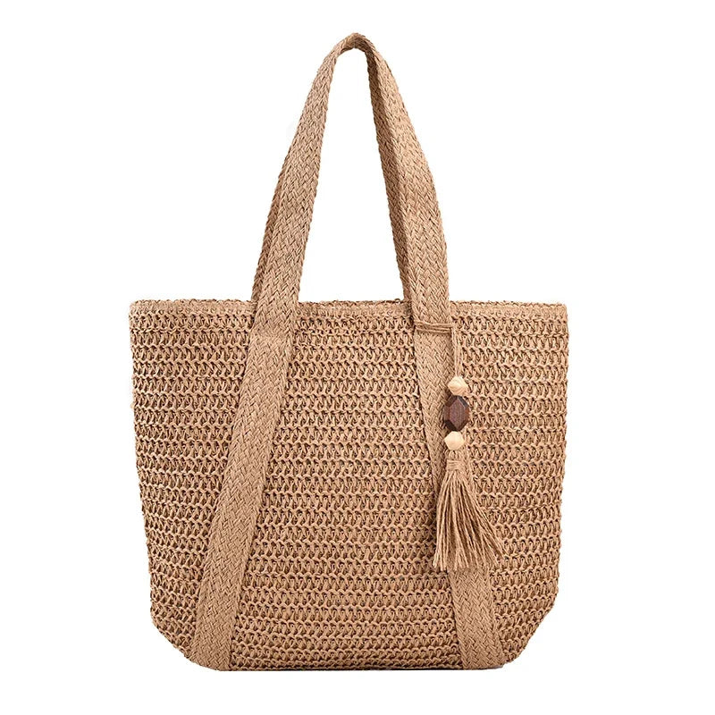 Grand sac cabas femme en paille. Accessoire chic pour la plage, le soleil et les vacances d'été.