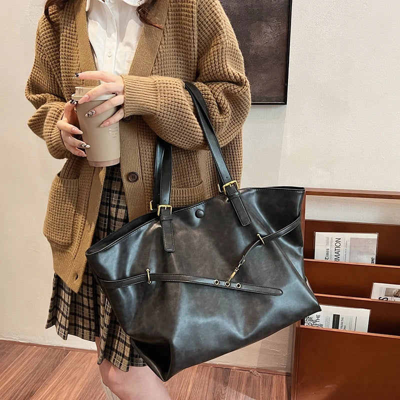 Sac de cours femme élégant, grand format A4, en similicuir. Parfait pour étudiante organisée et stylée.