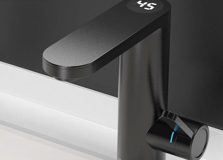 Robinet chauffant noir mat avec raccordement 1/2, parfait pour évier de cuisine, eau chaude instantanée rapide.