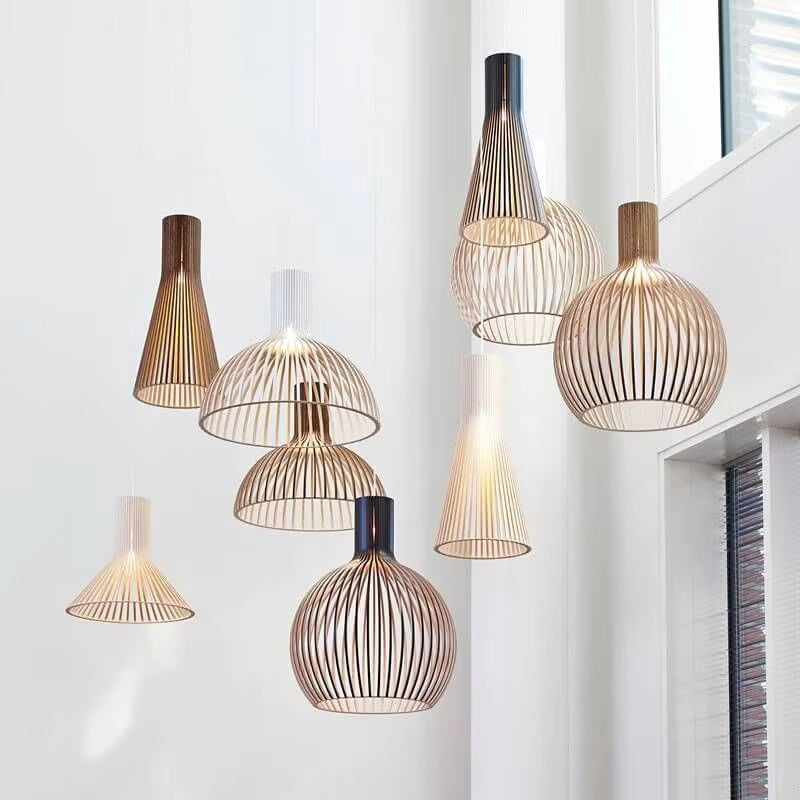Luminaire suspendu en bois design Natura Orb, idéal pour éclairage de salle à manger ou salon contemporain.