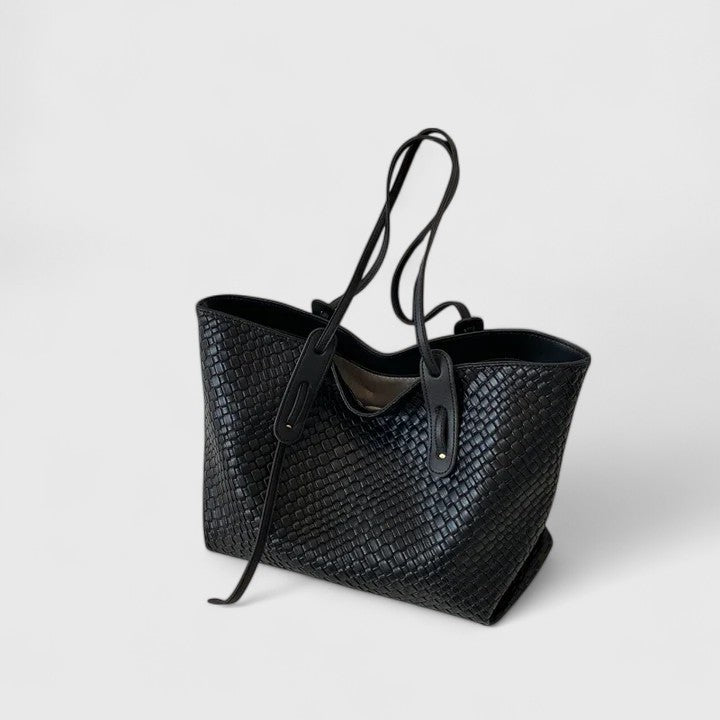 Sac tressé élégant pour femme, idéal pour le travail ou les loisirs, très tendance.