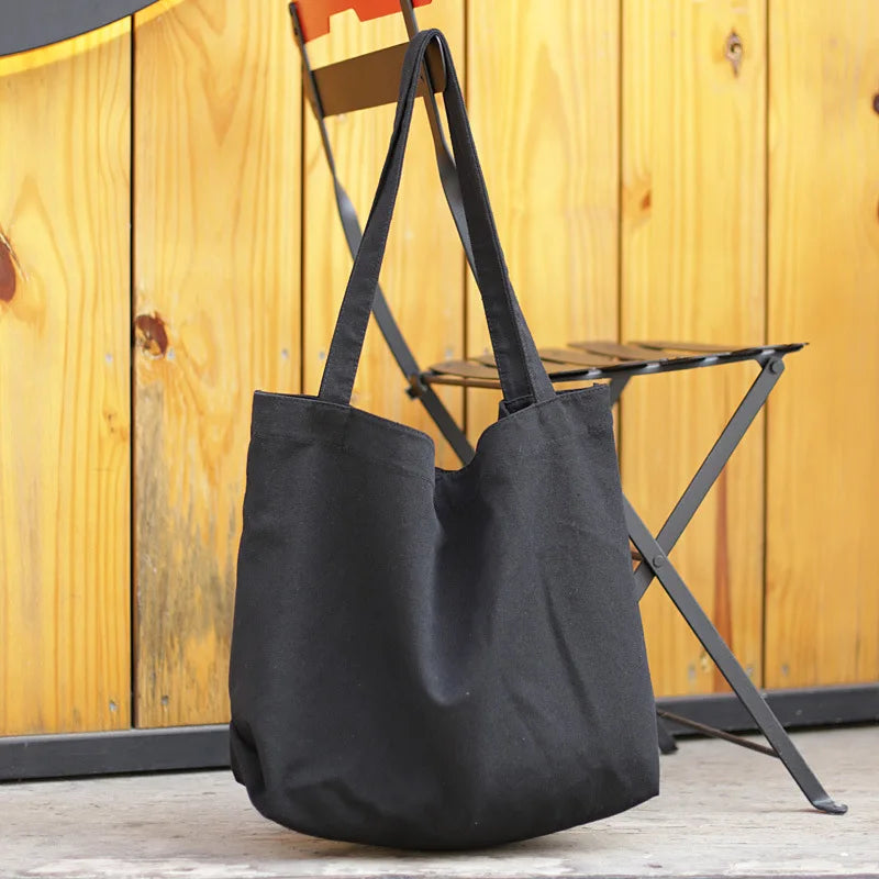 Grand sac fourre-tout EleganzaCarry en toile naturelle, style minimaliste et pratique pour femmes.