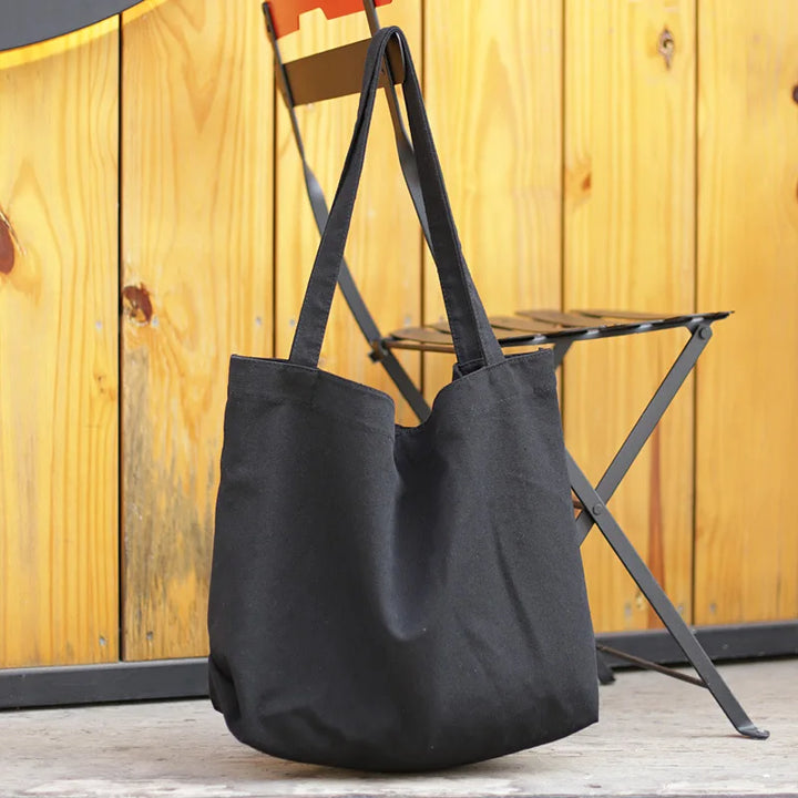 Grand sac fourre-tout EleganzaCarry en toile naturelle, style minimaliste et pratique pour femmes.