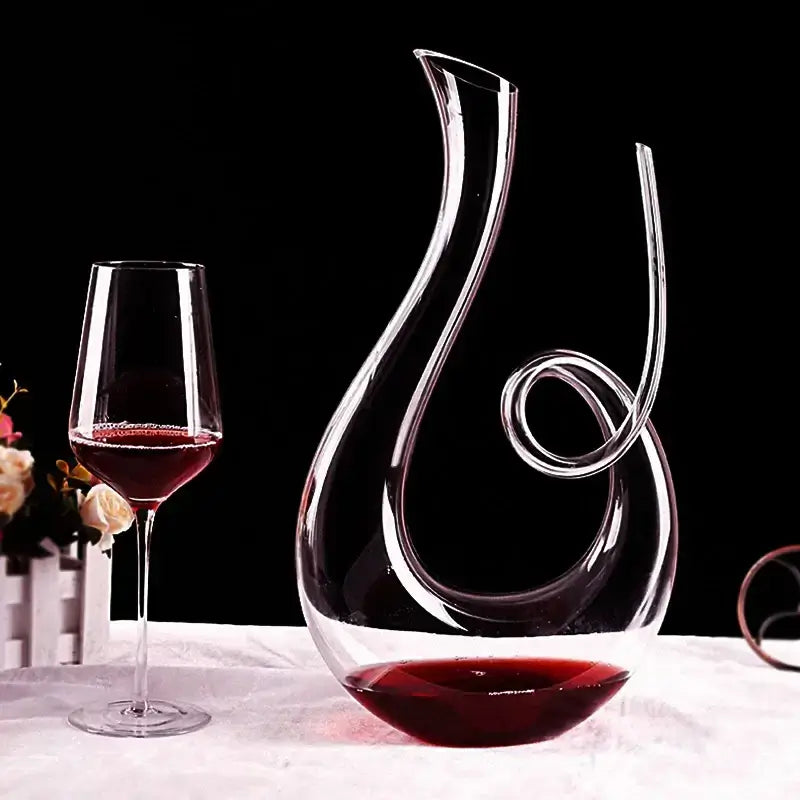 Carafe à vin Cygne en cristal soufflé main. Design élégant pour aérer le vin et sublimer votre table.