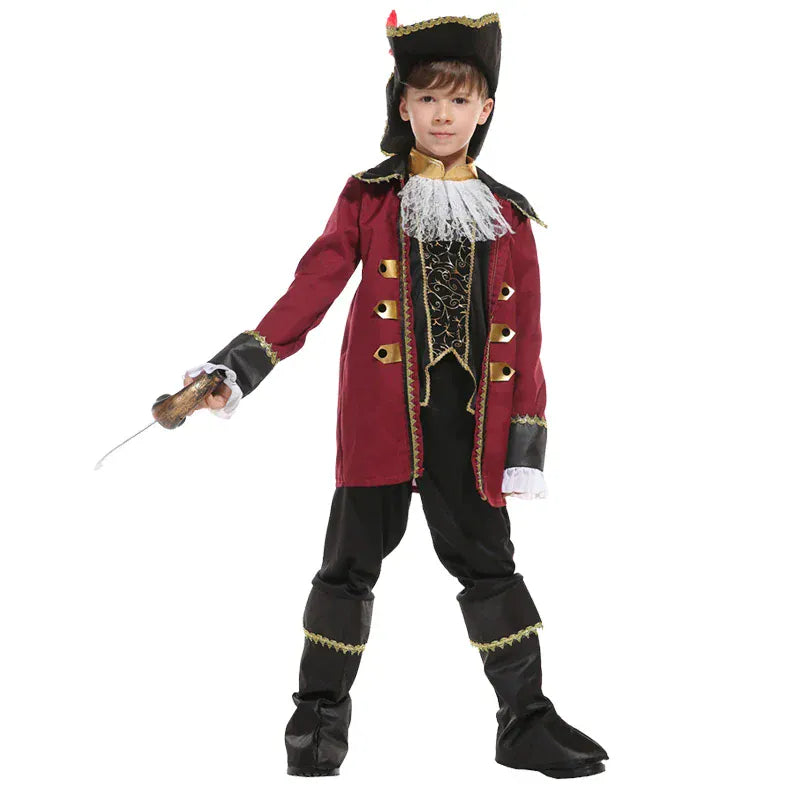 Enfant déguisé en capitaine pirate avec son chapeau, prêt pour l'aventure. Idéal pour jeu de rôle et fêtes.