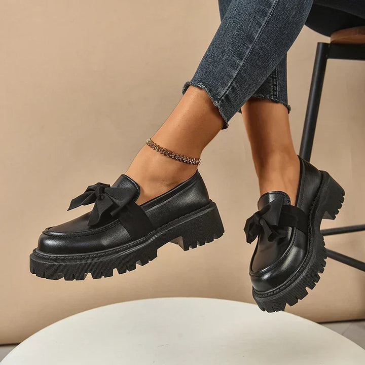 Chaussures plateforme Garisa femme, mode et chic. Nœud papillon et semelle compensée confortable.