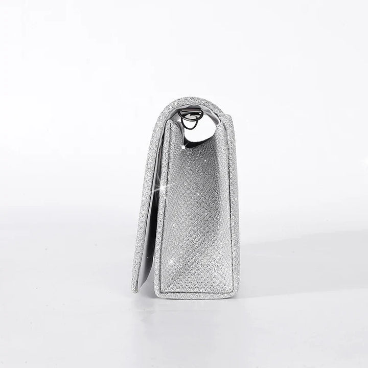 Sac pochette de cérémonie pailleté, un choix raffiné pour une mariée ou invitée élégante.