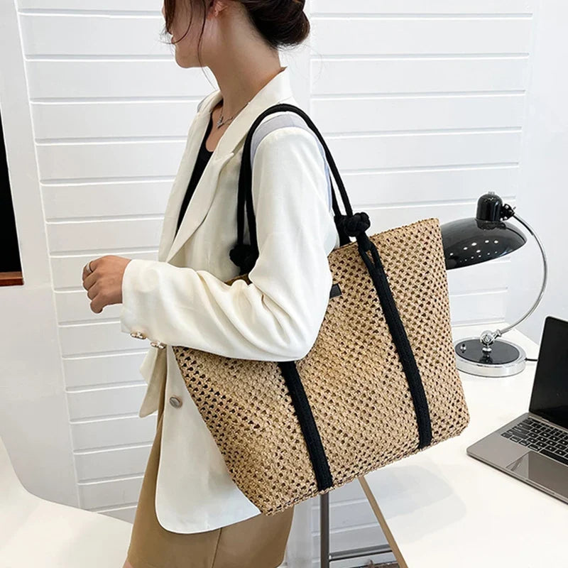 Accessoire d'été : sac cabas de plage en paille naturelle pour femme, style décontracté.