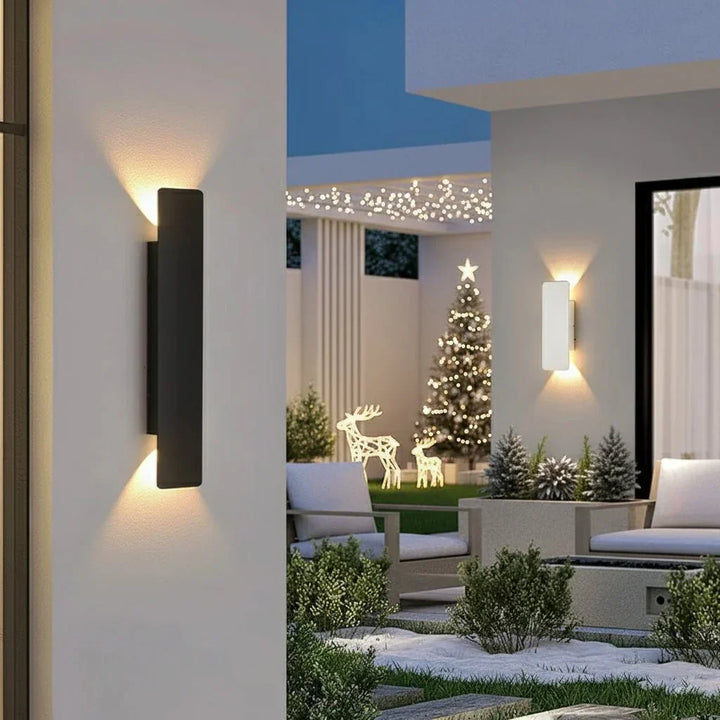 Applique murale LED OUTGLOW moderne en aluminium, étanche, pour éclairage intérieur et extérieur.