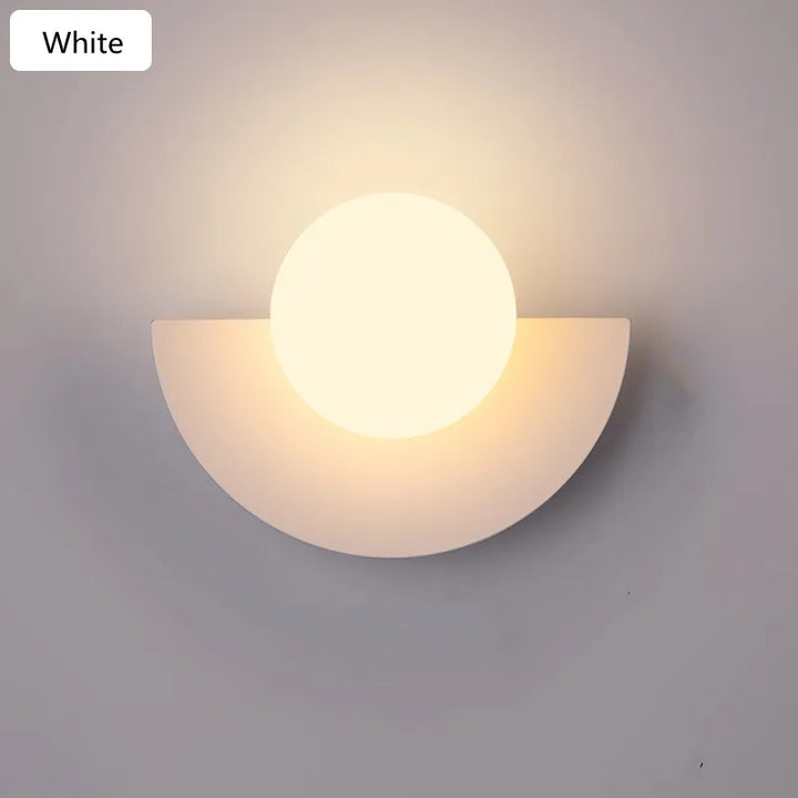 Lampe murale LED géométrique, demi-cercle lumineux, style moderne, idéal pour chambre ou couloir.