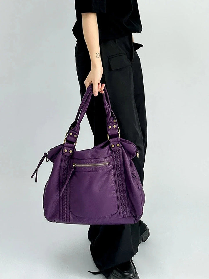 Sac de cours femme vintage, grand format et spacieux, avec bandoulière, look hobo élégant et moderne.