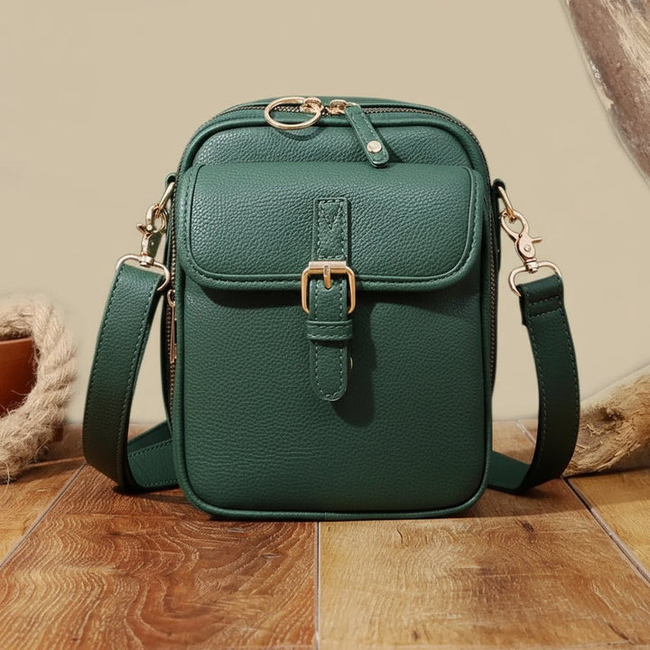 Détail du sac bandoulière anti-vol DAYGUARD noir, montrant les fermetures éclair sécurisées et le tissu résistant.