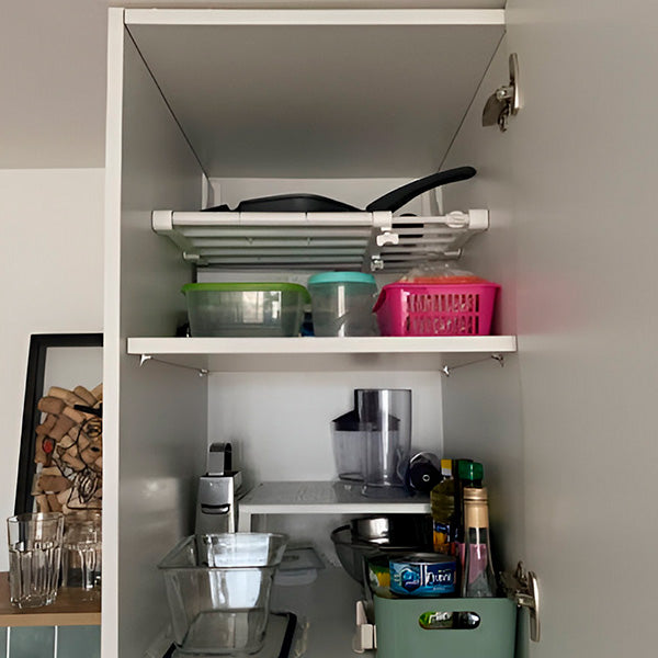 Solution de rangement étagère extensible pour une organisation facile des placards et armoires de la maison.