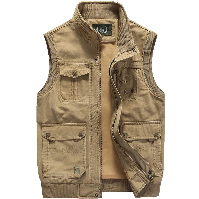 Gilet homme rétro kaki, multi-poches, élégant et pratique pour un look vintage chic ou extérieur.