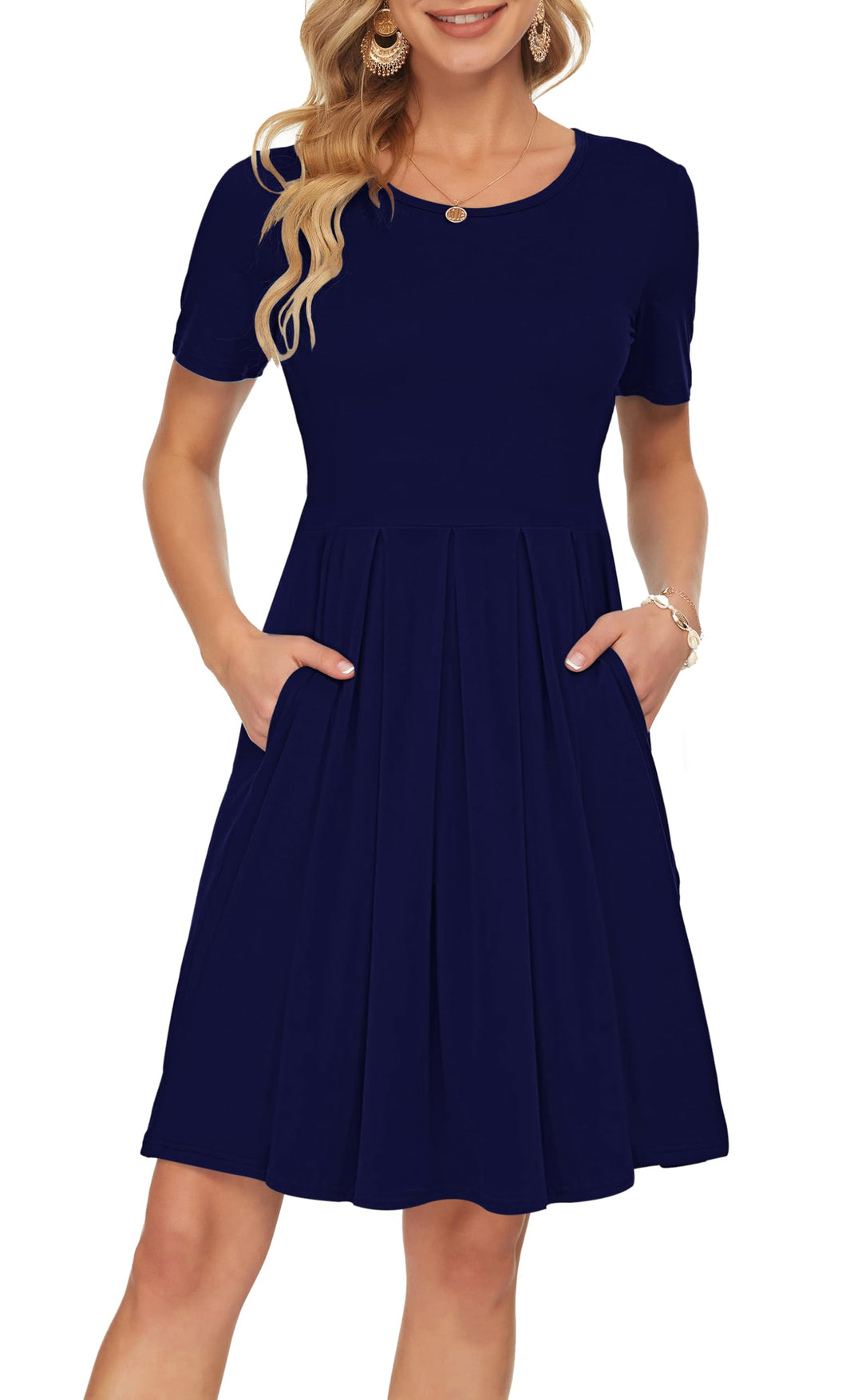 Robe Sylphine pour femme, coupe ample, plissée, idéale pour les journées d'été décontractées.