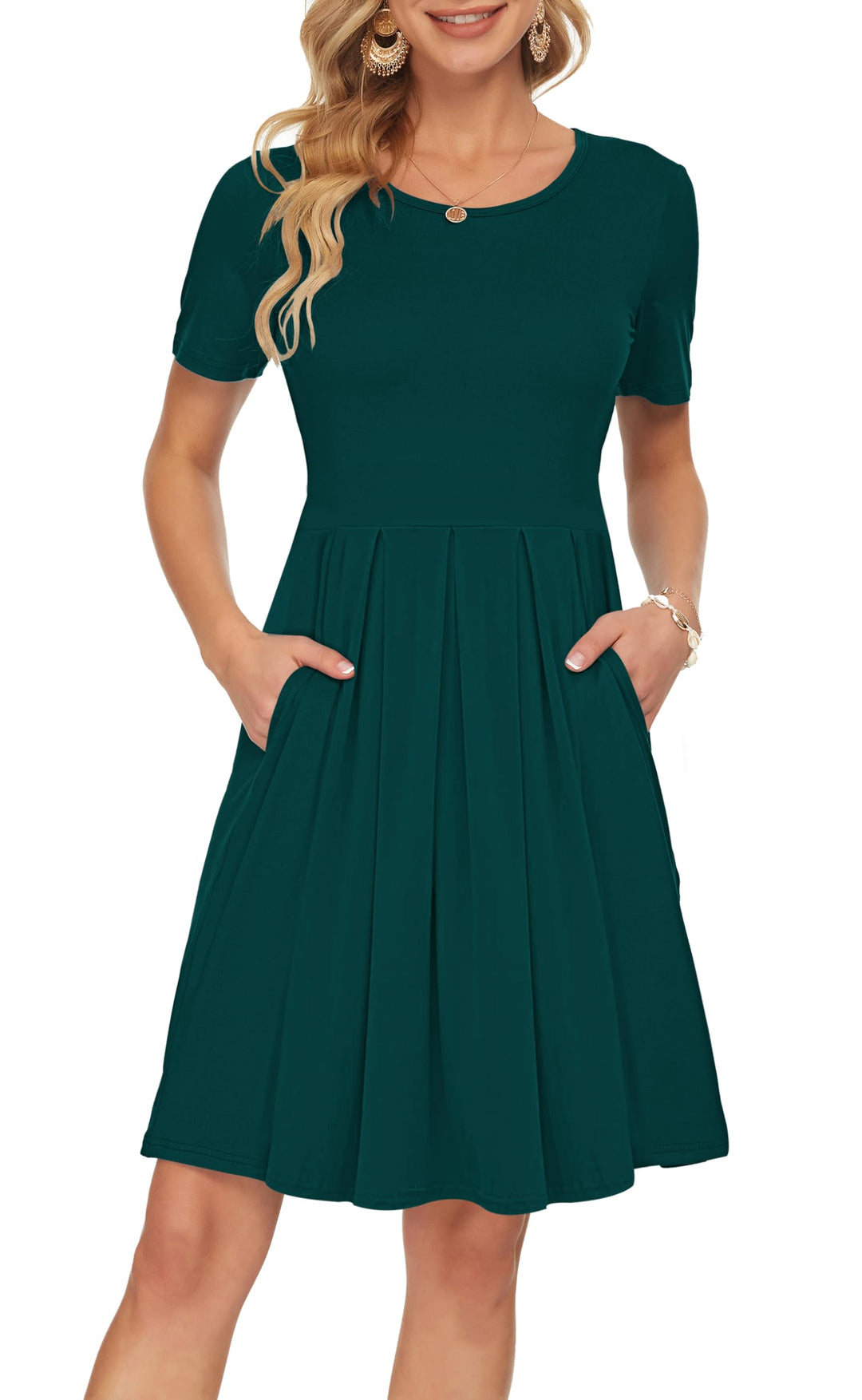 Modèle de robe femme Sylphine, plissée, manches courtes, poches pratiques, polyvalente.