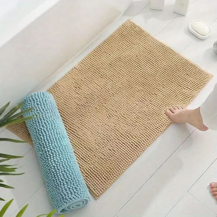 Tapis de bain ultra doux en chenille, procure confort et chaleur. Absorbant et antidérapant pour la salle de bain.