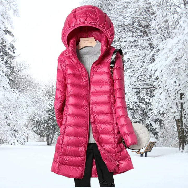 Vue latérale veste femme hiver mode, coupe ajustée et couleur unie. Élégance et confort assurés pour toutes occasions.