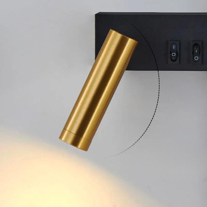 Applique LED design en aluminium brossé, barre verticale et tête réglable, éclairage intérieur contemporain.
