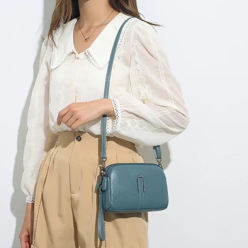 Sac bandoulière bleu pour femme, accessoire mode luxe en cuir PU. Idéal pour un style élégant et organisé au quotidien.