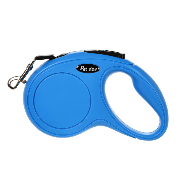 Accessoire chien essentiel: laisse rétractable pour promenades contrôlées et agréables.