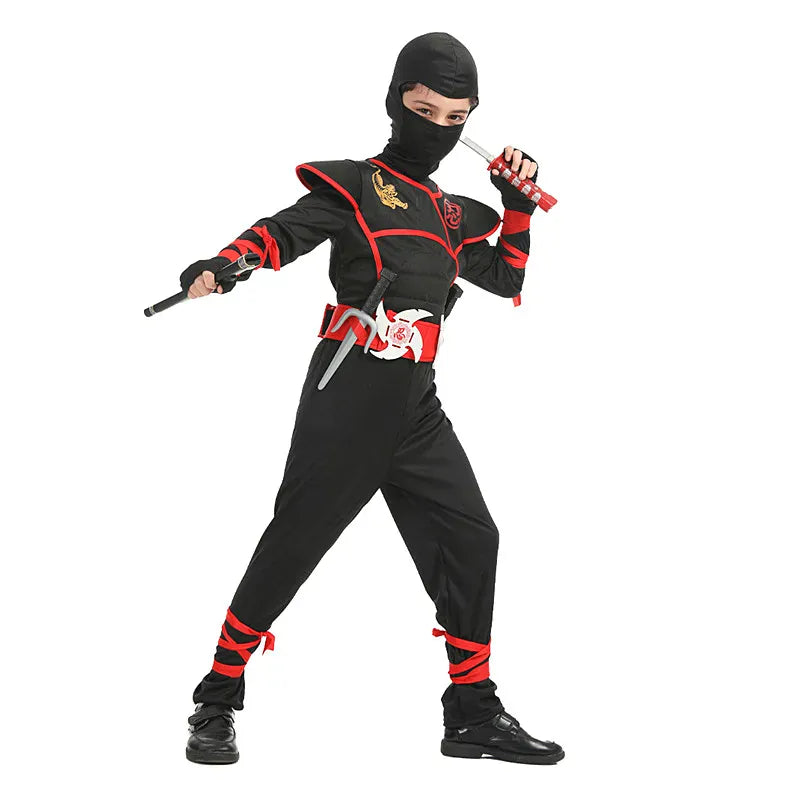 Enfant portant le costume de ninja pour une aventure de jeu de rôle. Parfait pour garçons et filles. Cosplay.