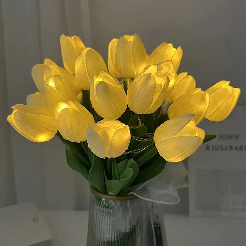 Lampe LED tulipe, design floral portable pour une ambiance de nuit apaisante dans votre espace.