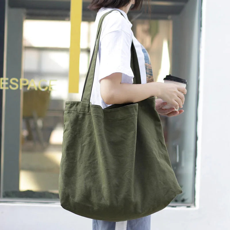 Accessoire mode, sac cabas EleganzaCarry en toile pour femmes, design minimaliste et pratique.