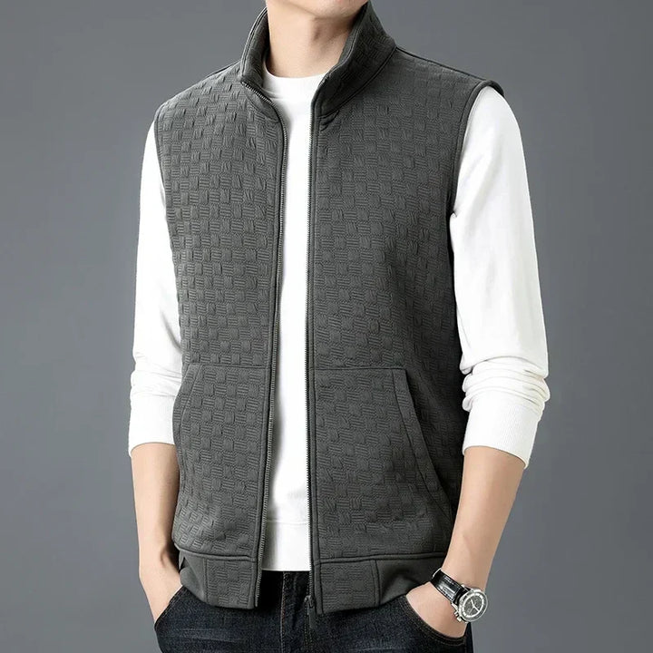 Gilet sans manches zippé homme noir, style décontracté urbain, idéal superposition printemps/automne.