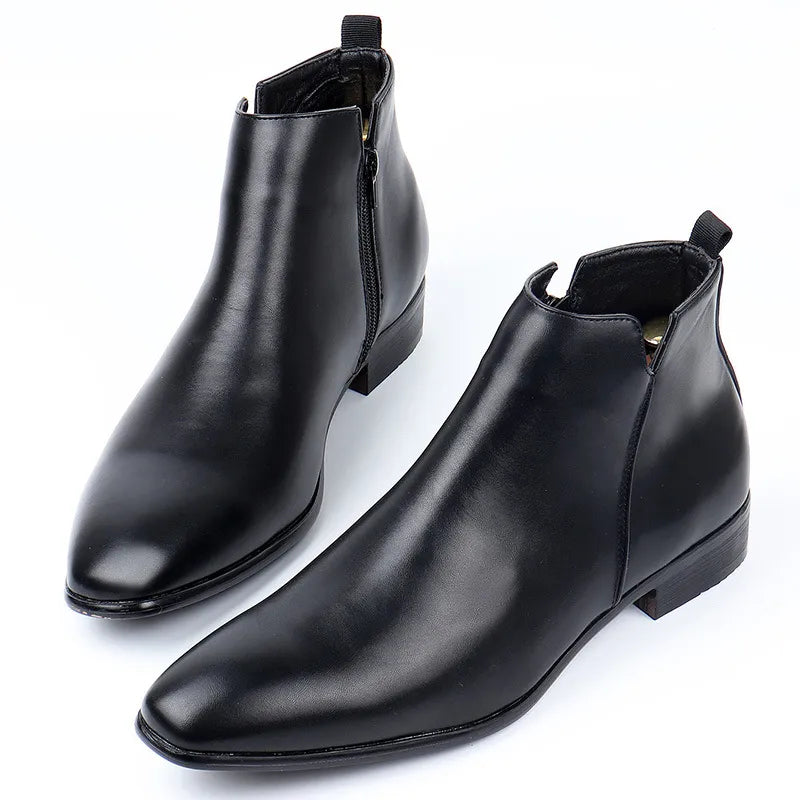 Bottes Chelsea pour hommes en cuir noir, élégantes et classiques, parfaites pour le style urbain intemporel.