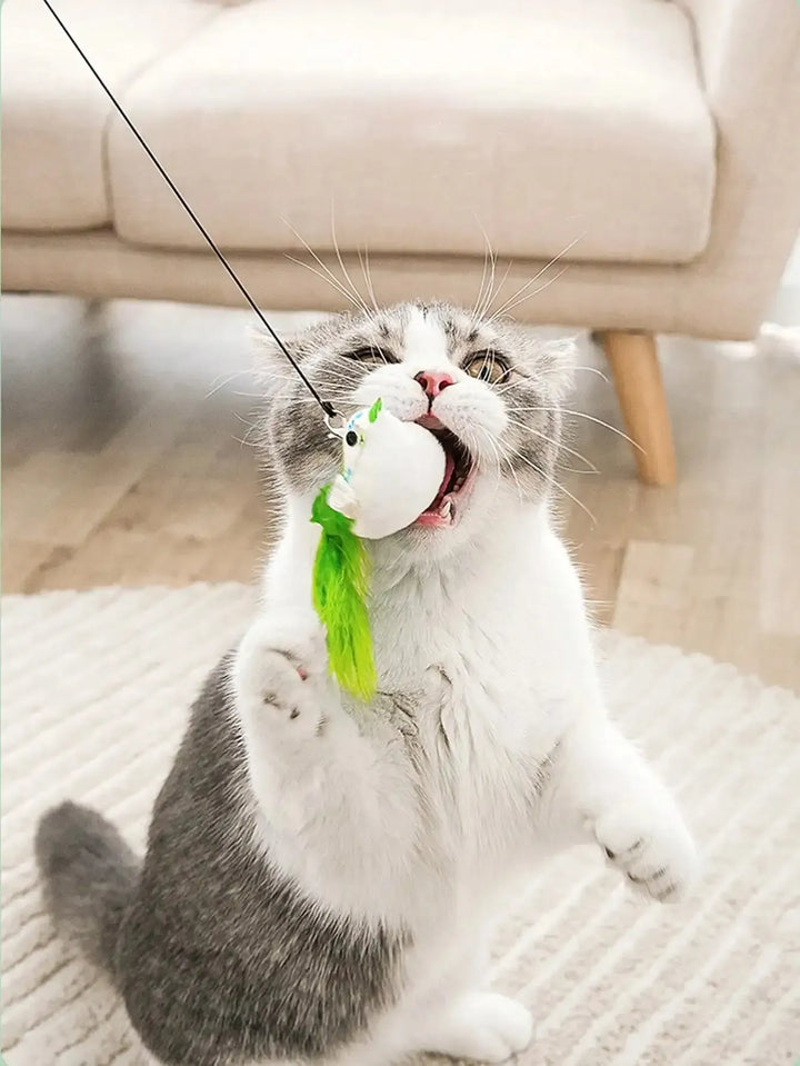 Jouet chat plume et ventouse, parfait pour stimuler l'instinct de chasse et le divertissement interactif du chat.