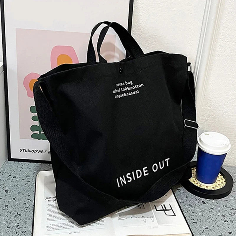 Accessoire de mode unisexe : grand sac cabas en toile robuste, parfait pour un look moderne et décontracté.