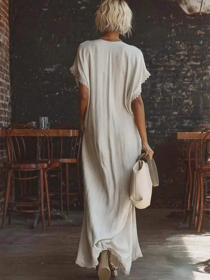Robe longue fluide ample femme, col V et dentelle. Style élégant et décontracté pour l'été fashion.
